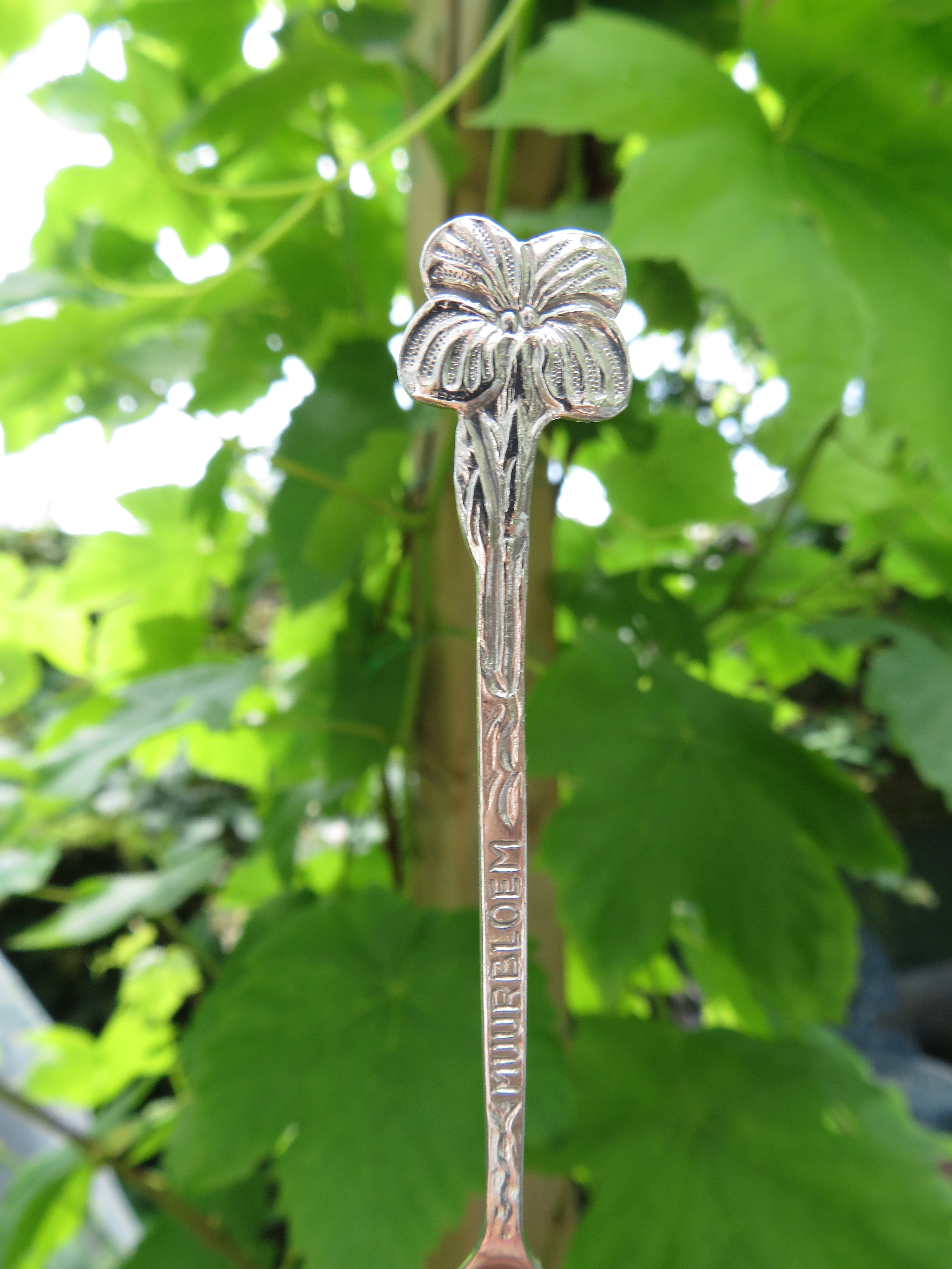 Handgemaakte verzilverde bloemenring - muurbloem - custom size