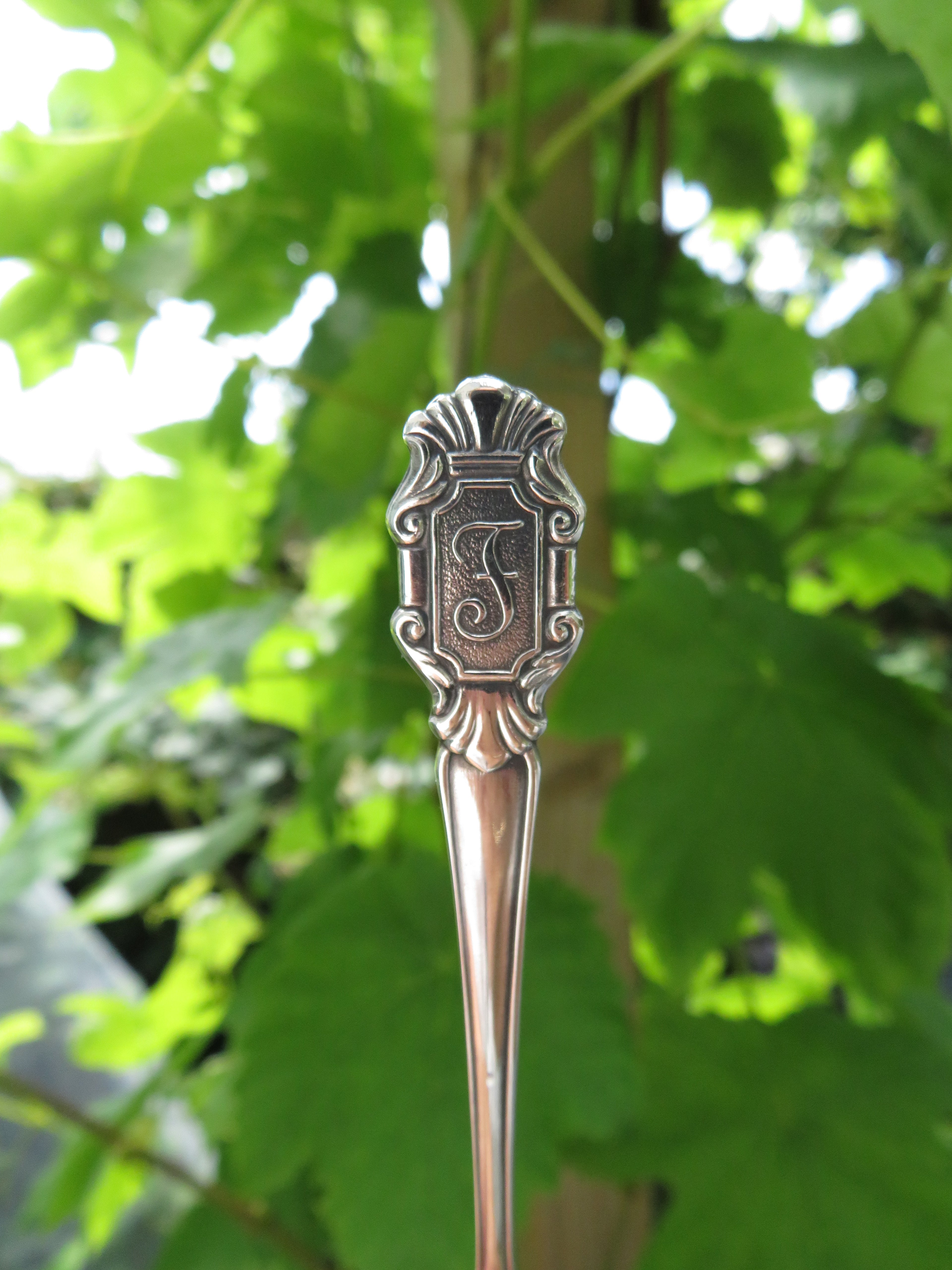 Handgemaakte verzilverde initiaal ring - F - Custom size